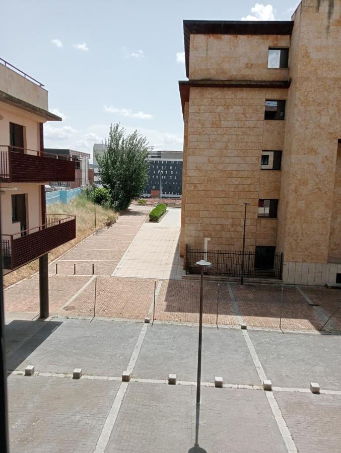 Jardines De La Muralla Free Parking Salamanca Eksteriør billede